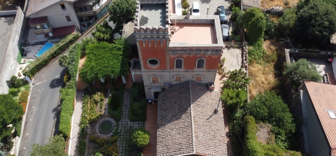 San Giovanni La Punta esclusiva villa singola stile liberty